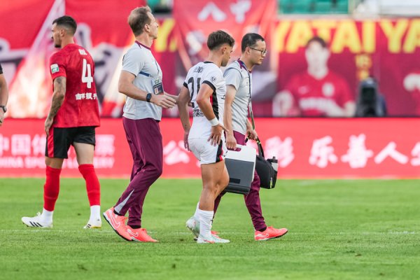 国内靠谱股票配资论坛 客场3比1击败长春亚泰，但海港队的麻烦也来了：新外援梅伦多首秀就伤了